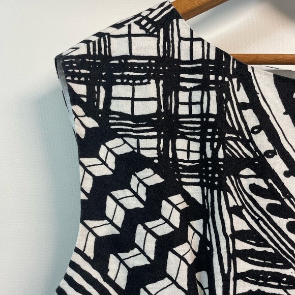 Chicos 100% linen sheath dress, beautiful dress with a lining and zipper back. - Picture 4 of 4